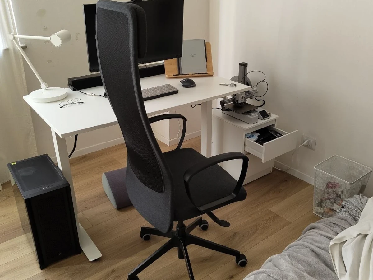 By the end of the summer I got myself an entry level 3d printer too. That was the moment when the shift began, and the desk would turn into a tinkerer's workbench