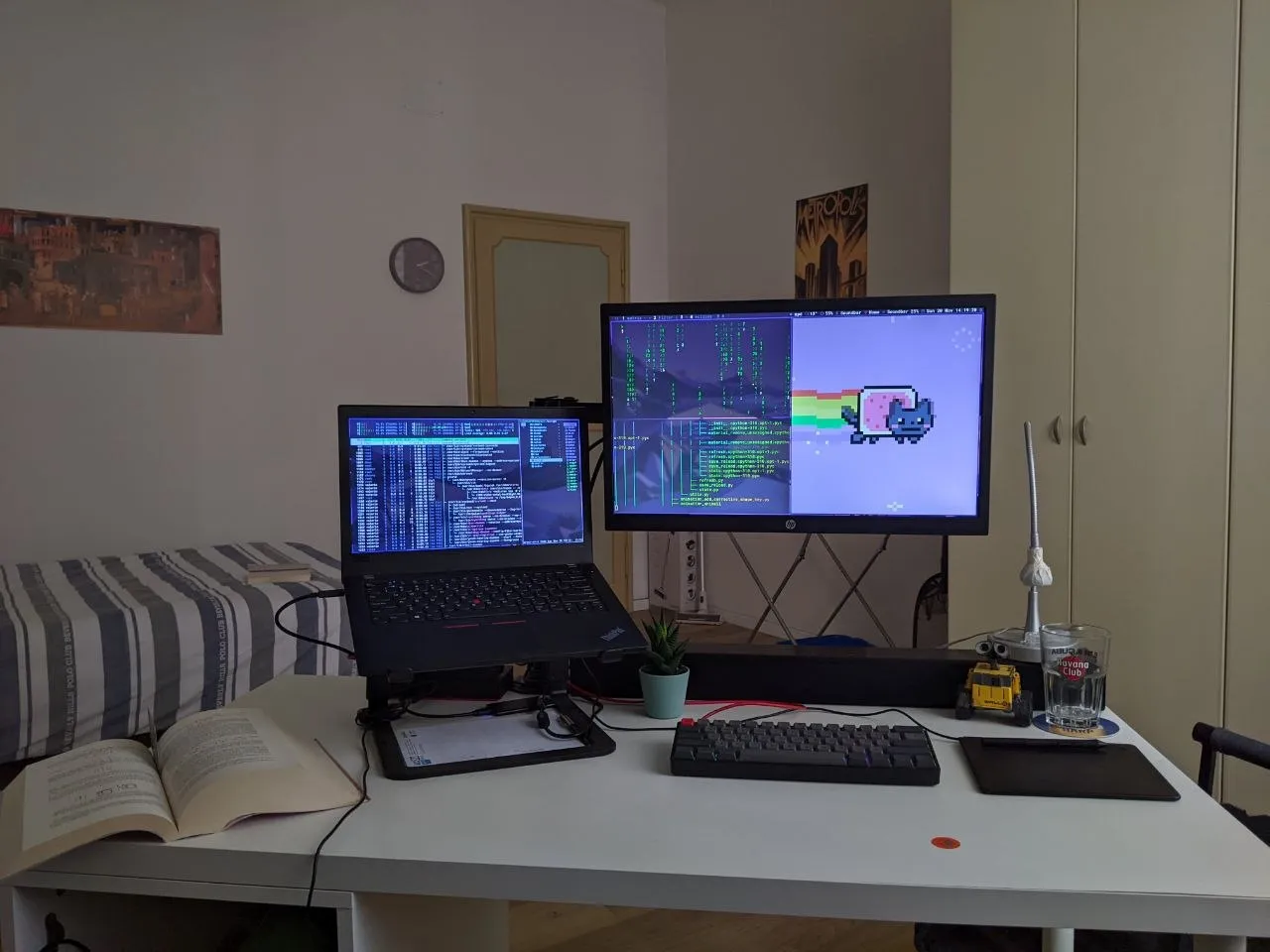 Mechanical keyboard and other addons. Most of those days were spent ricing the archlinux configurarion. I even wrote a topbar from scratch