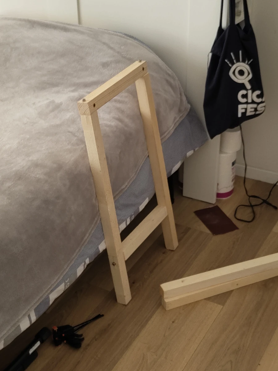 The first experiments with furniture woodworking started with the construction of the printing station's frame.
